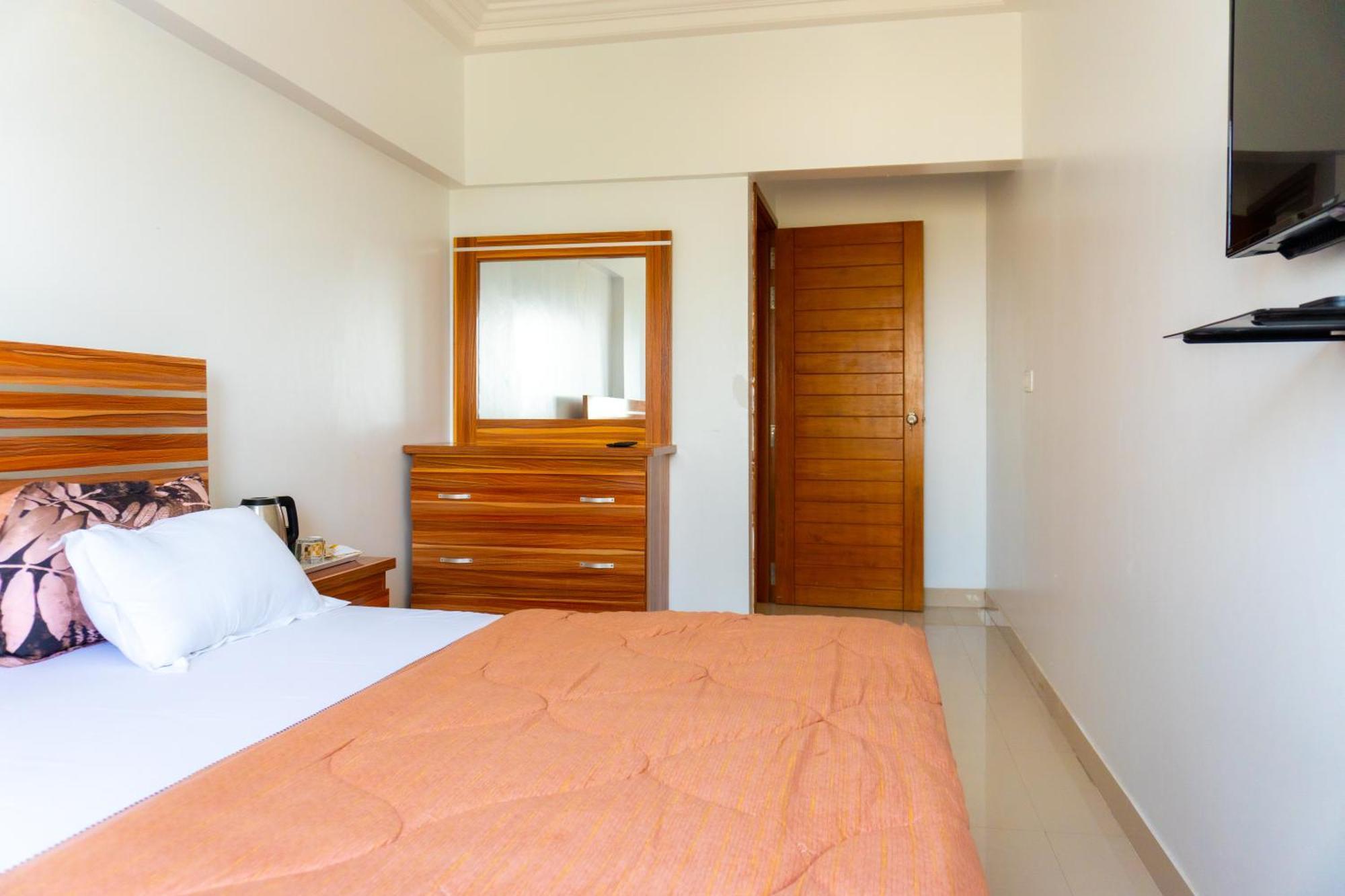 Chambres Meublees Avenue Cheikh Anta Diop Дакар Экстерьер фото